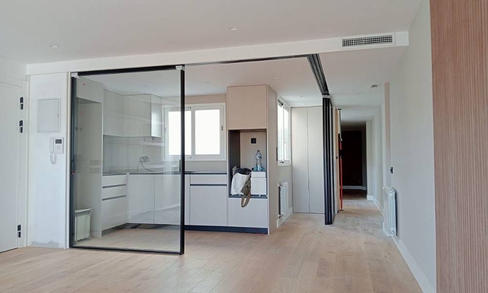 Cerramiento cocina cristal perfil negro