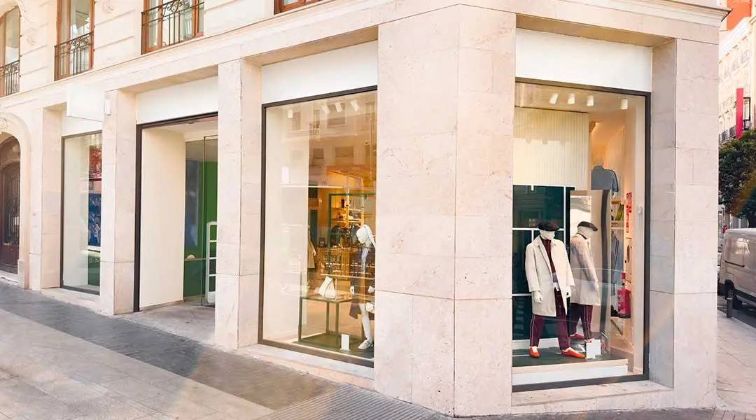 Cristales de seguridad en tienda de moda