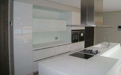 Cocinas y baños de vidrio