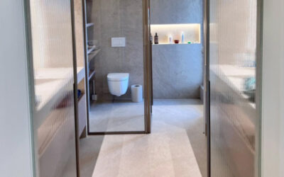 Mamparas y puertas de baño con perfilería mínima