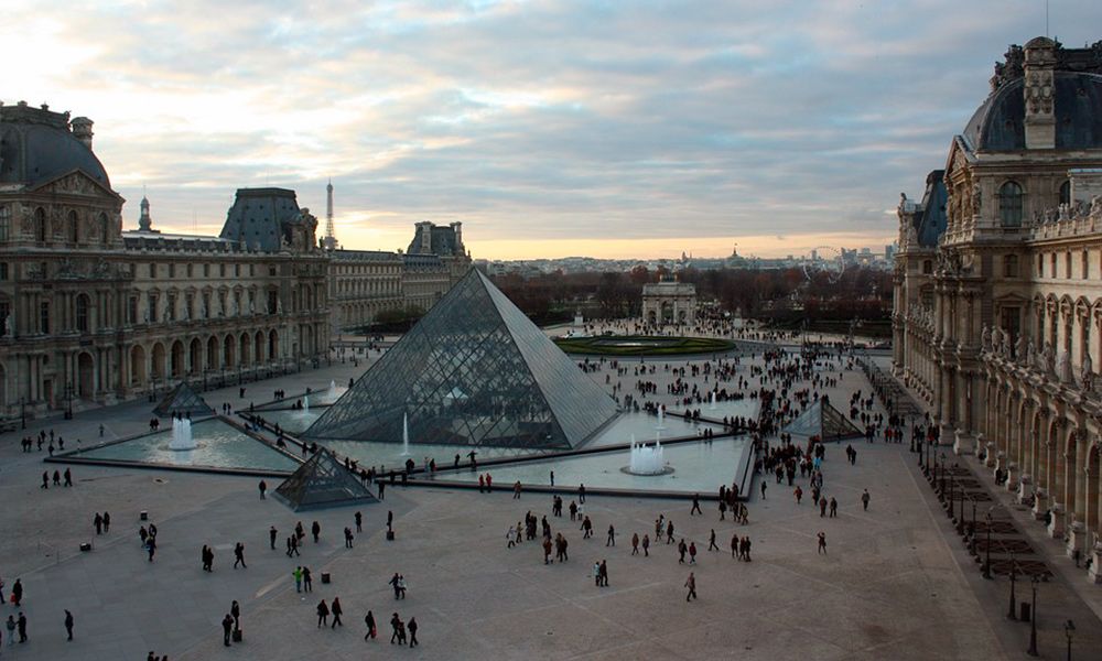 La Pirámide de cristal del Museo de Louvre