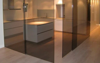 Puertas correderas aéreas de vidrio